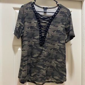 Camo lace up front top ✨